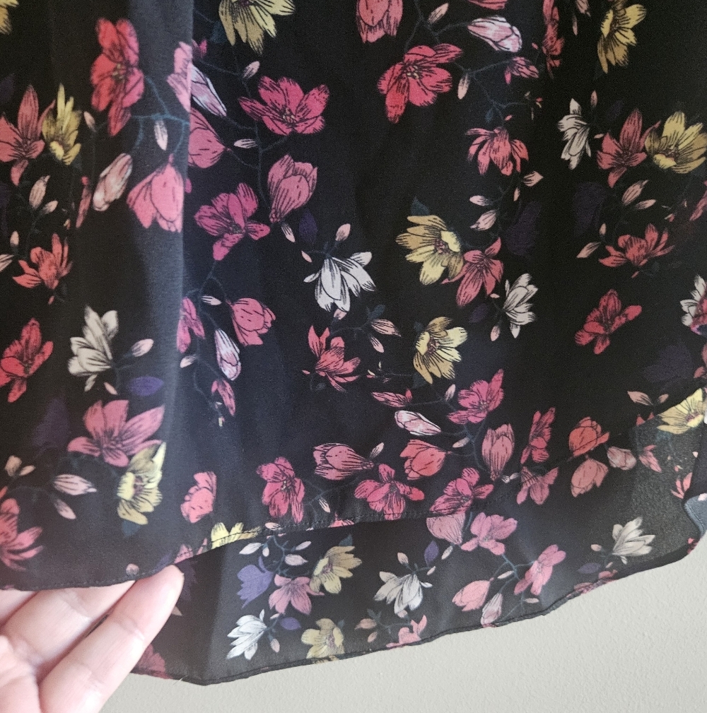 Vince Camuto Black Floral Blouse - Picture 2 of 7